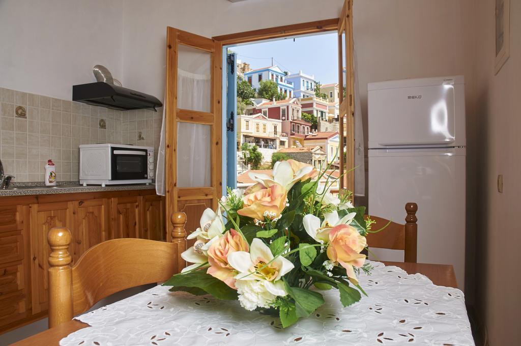 Athina Studios Sými Esterno foto